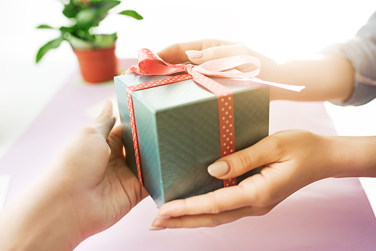 Gửi quà tặng dịp 20/10 ra nước ngoài – Trao yêu thương từ Bến Tre đến khắp thế giới