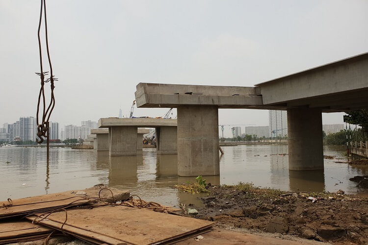 Cầu qua đảo Kim Cương đang dần thành hình
